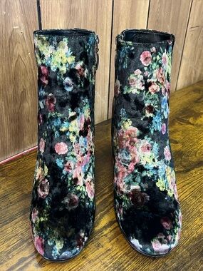 NWOT Wms Limelight Monique Floral Velvet Ankle Boots - Black Multi Sz. 9.5